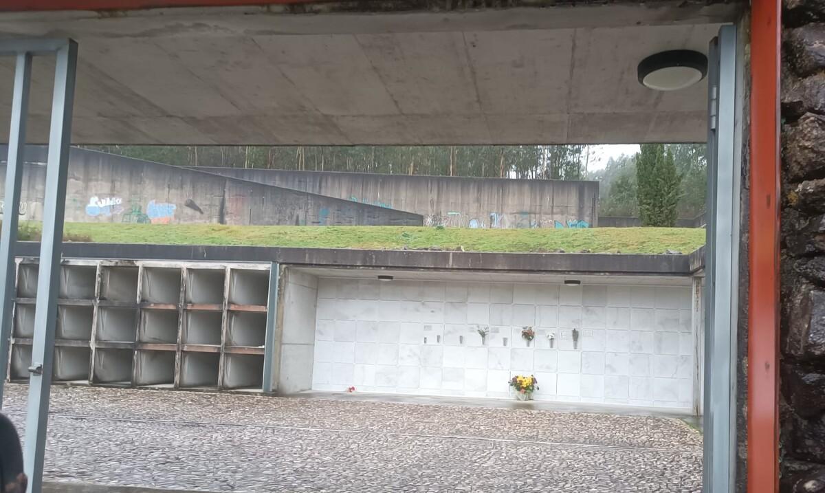 Estado actual del cementerio municipal de Penelas, en Montouto, Teo