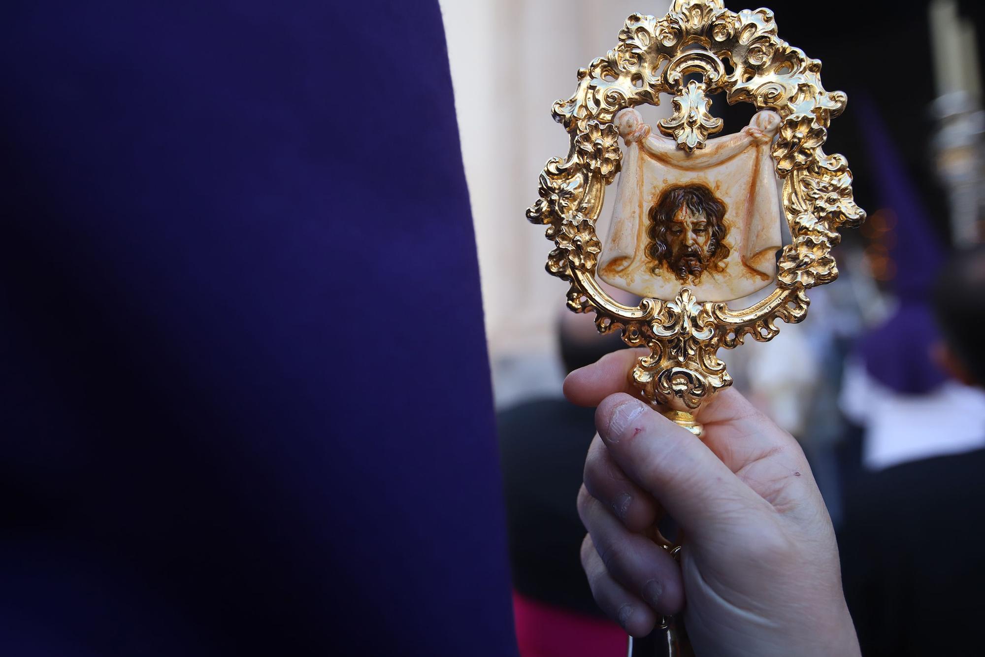 La procesión de la Hermanda de la Santa Faz en imágenes