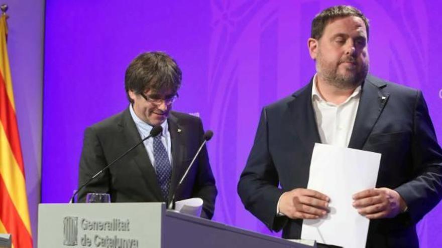 Carles Puigdemont i Oriol Junqueras, ahir en roda de premsa.