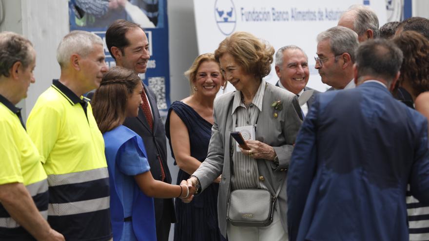 En imágenes: La reina Sofía visita el Banco de Alimentos de Asturias