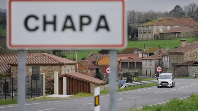 Casas en las inmediaciones de la N-525 a su paso por Chapa, que ganó once vecinos.