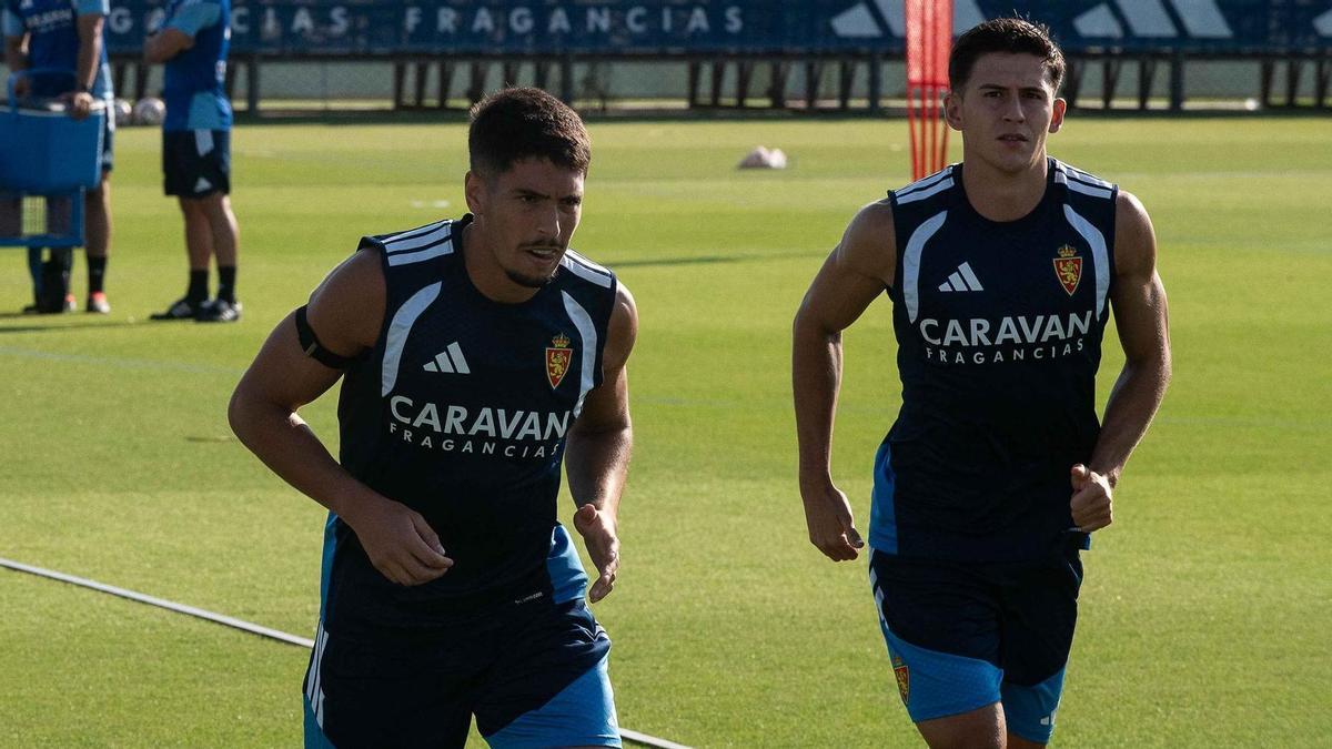 Carrillo, junto a Terrer en el entrenamiento del martes.