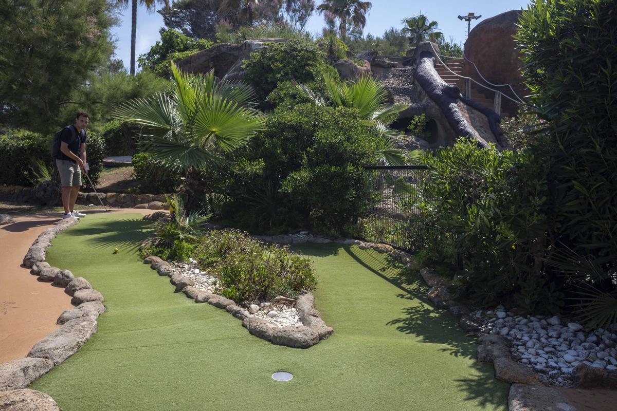 Los últimos hoyos del Dino Golf