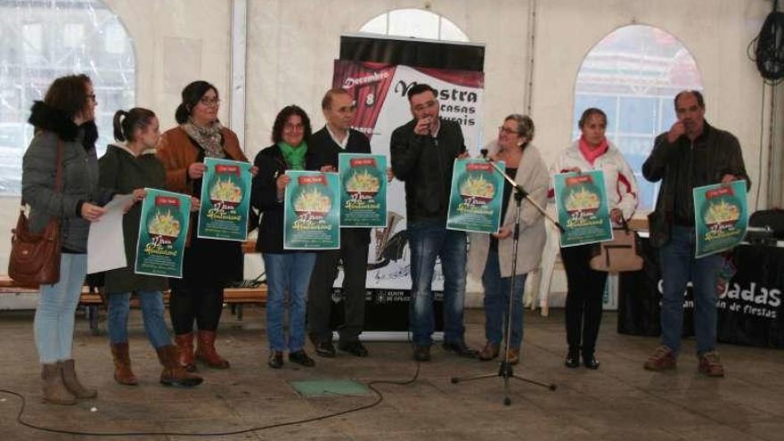 Los ediles del gobierno presentando la campaña navideña. // D.P.