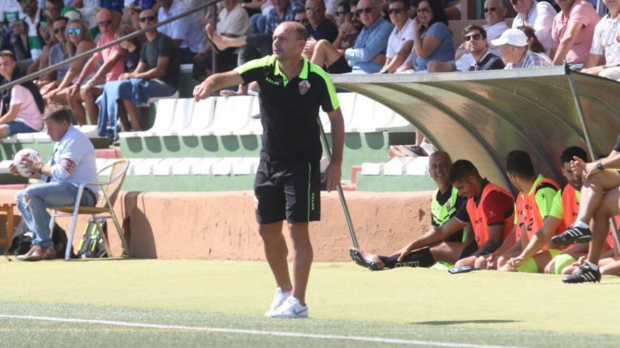 Mir dando instrucciones durante el partido de esta mañana