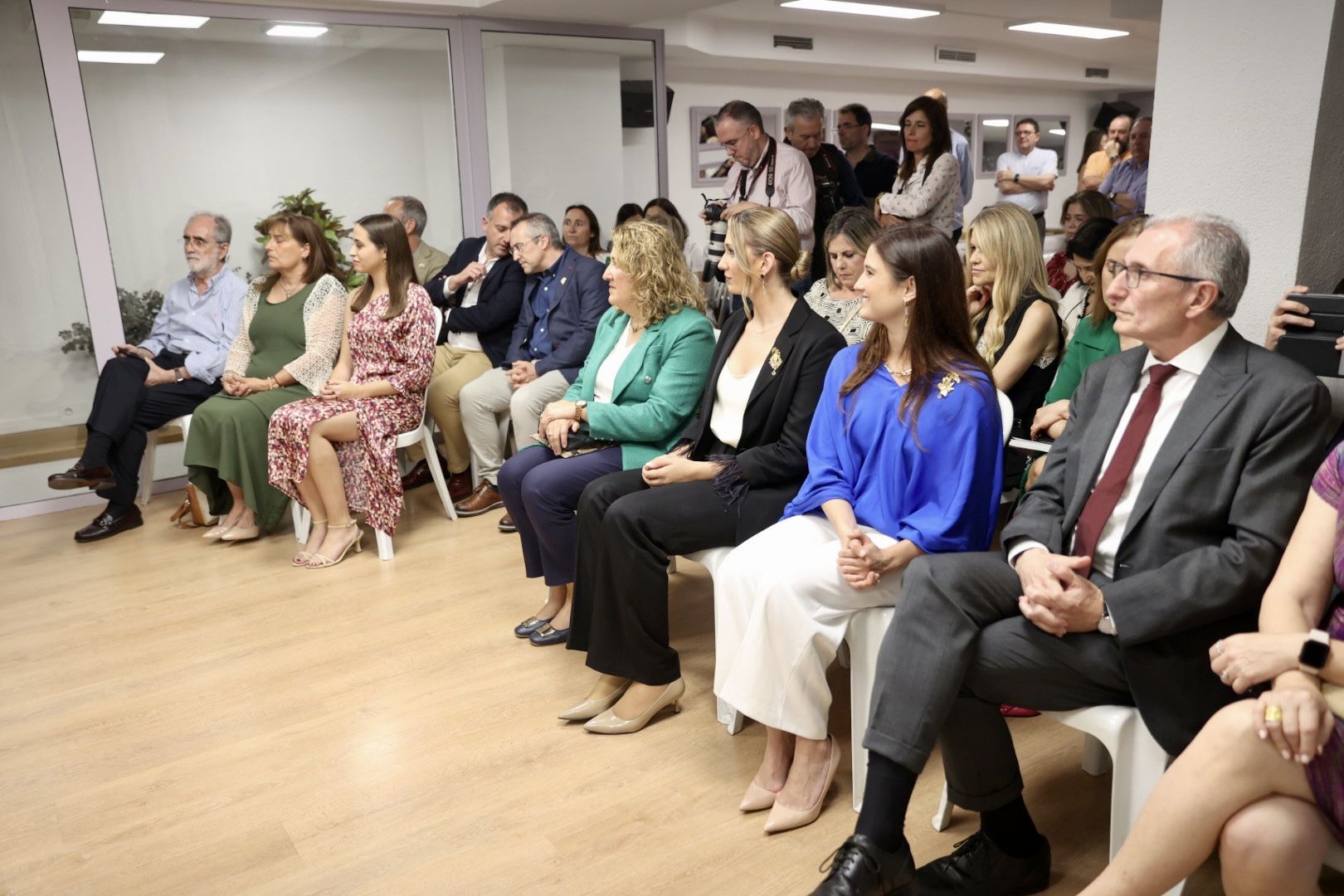 De fallera de l'Antiga a fallera de l'Antiga: Almirante Cadarso entrega el premio Algarra