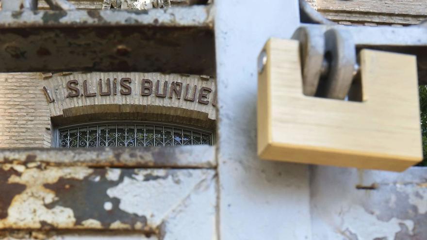 El centro Luis Buñuel lleva cerrado desde su desalojo, el pasado mes de febrero.  | ANDREEA VORNICU
