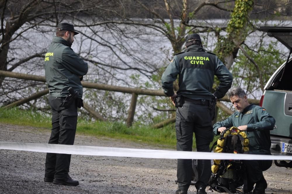 Búsqueda de pruebas en el embalse de Arbón por la muerte de Paz Fernández.