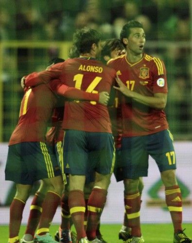 Los jugadores de España celebran uno de los goles a Bielorrusia