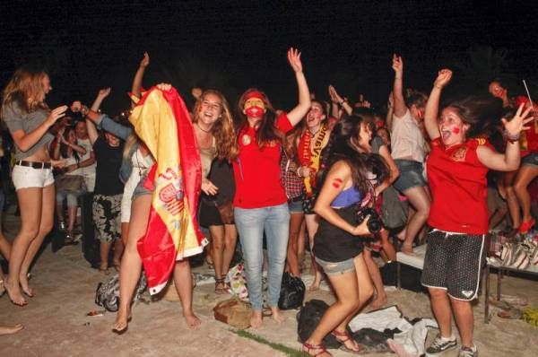 Cientos de personas festejan en Las Playas el pase a semifinales