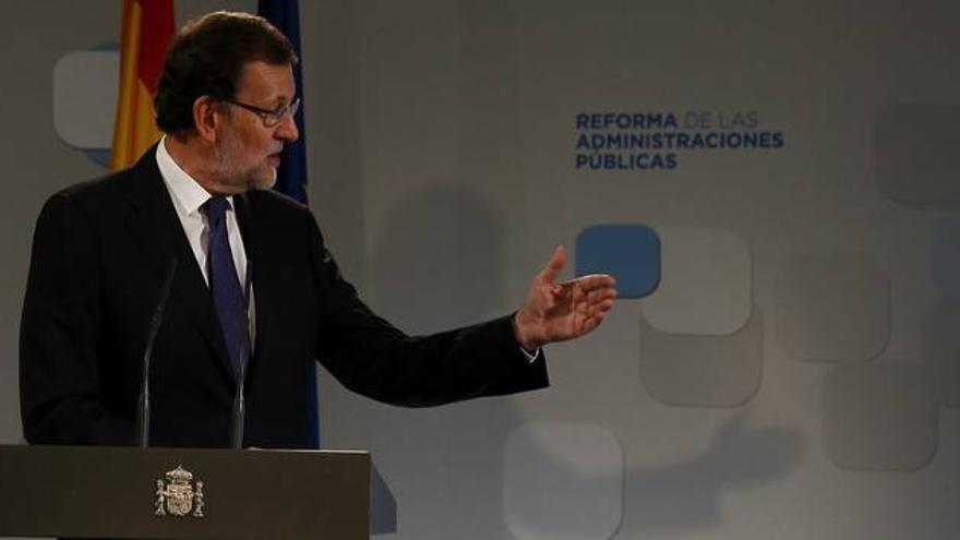 Rajoy se jacta de que la &quot;poda&quot; de la Administración ahorra 10.417 millones