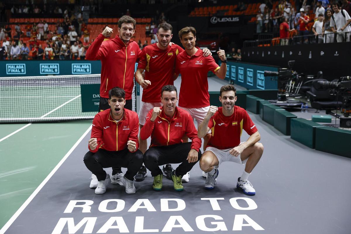 El equipo español de Copa Davis celebra su pase a la siguiente ronda