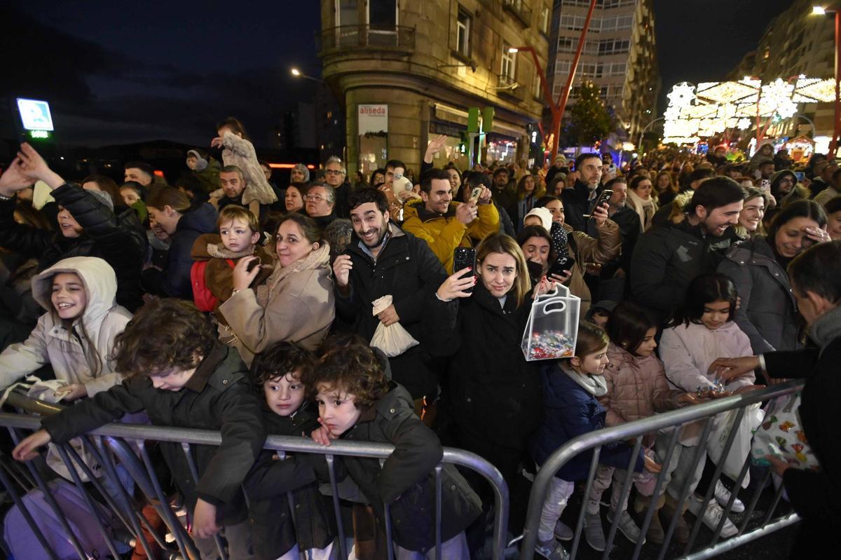 Los Reyes Magos recorren las calles de Vigo
