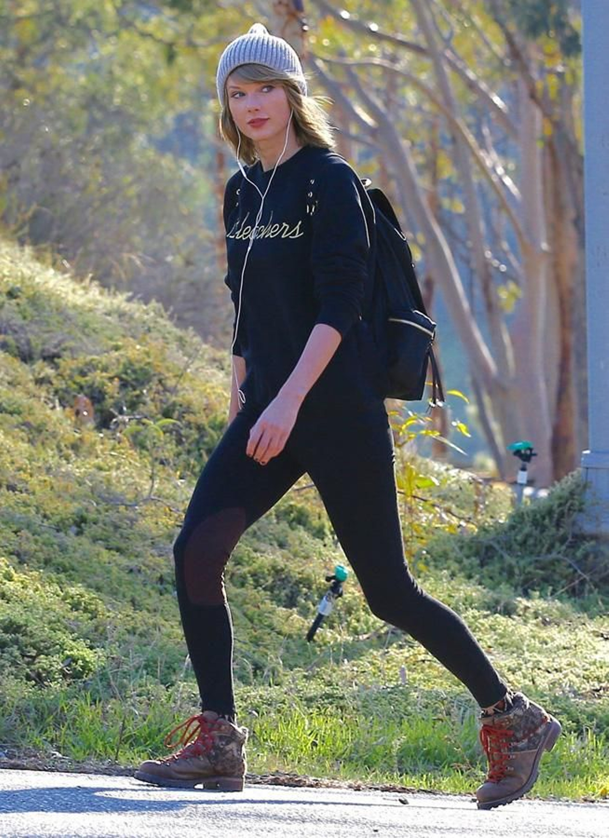 Taylor Swift con la mochila de moda de Burberry