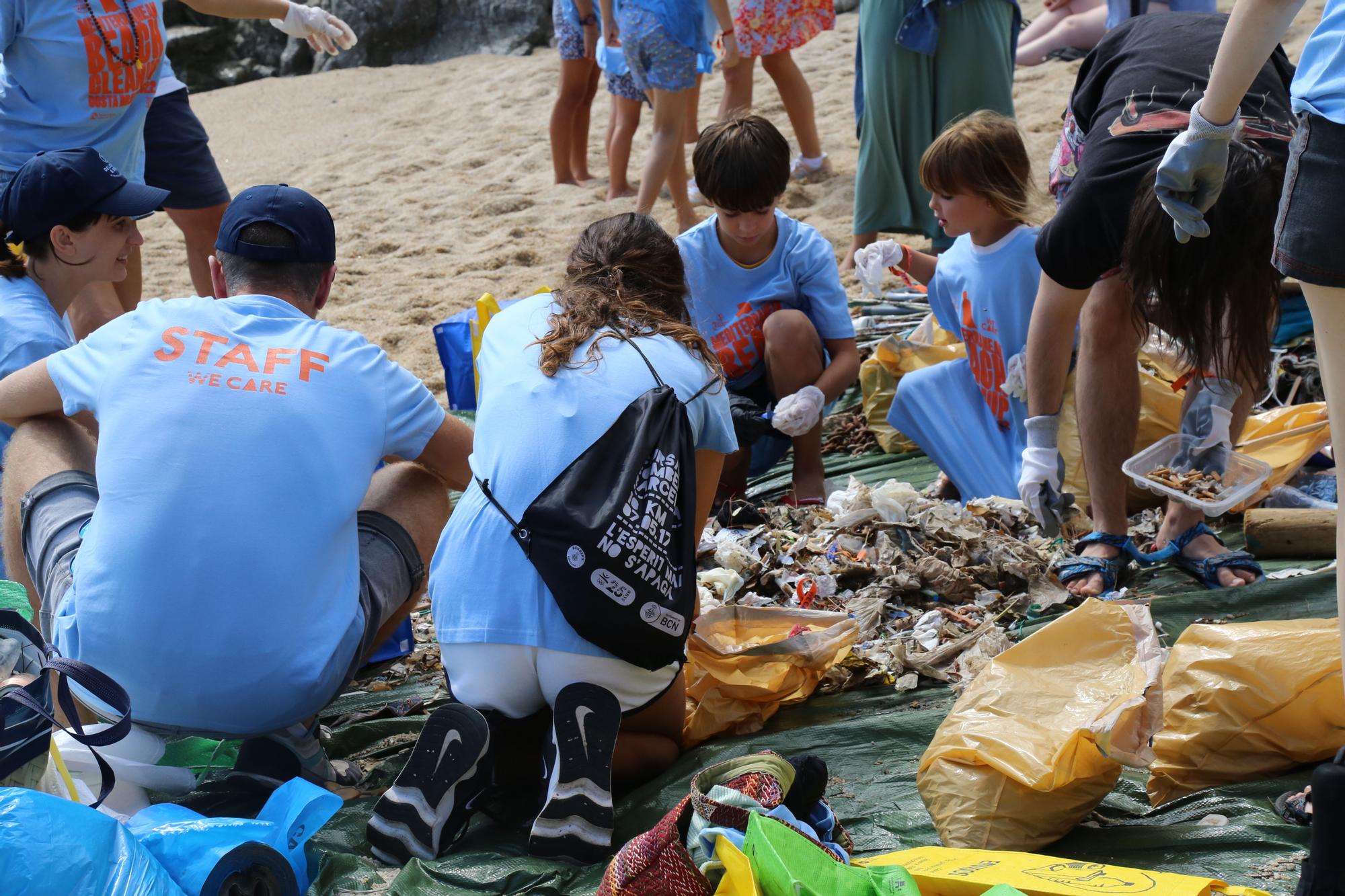 Recullen 183 quilos de deixalles al litoral de Calella i Llafranc