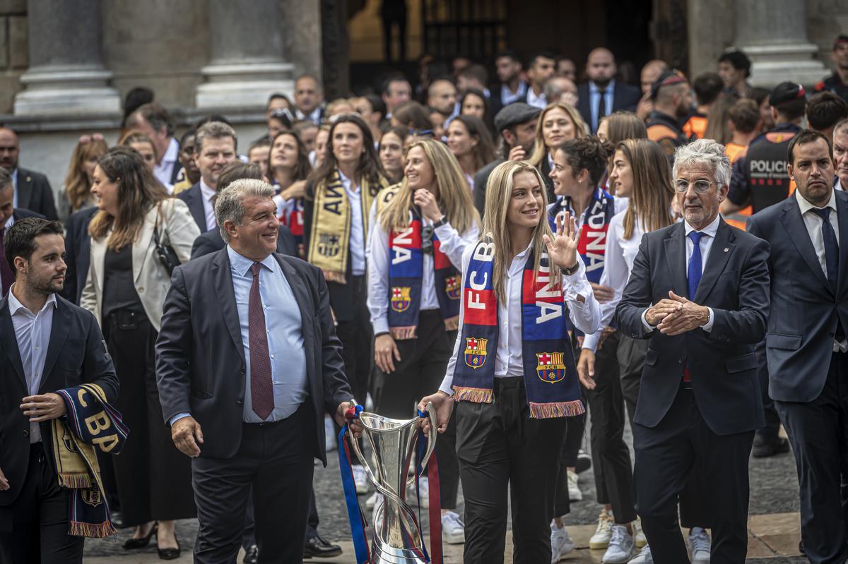 El Barça femenino celebra su Champions en la plaça Sant Jaume