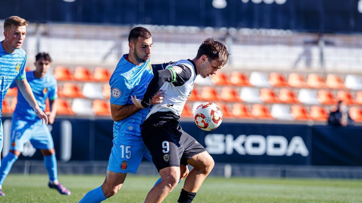 Mario Domínguez marca su histórico 16º gol de la temporada con el Valencia Mestalla