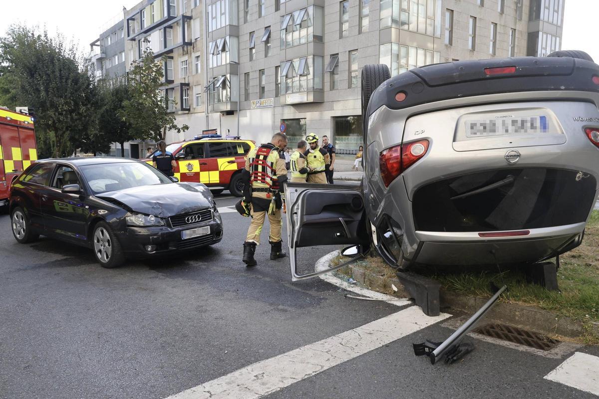 Colisión entre varios vehículos con heridos en el barrio de Santa Marta, en Santiago