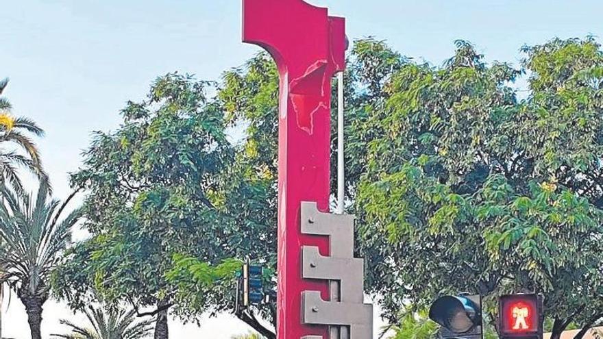 Salvador Soria com a símbol