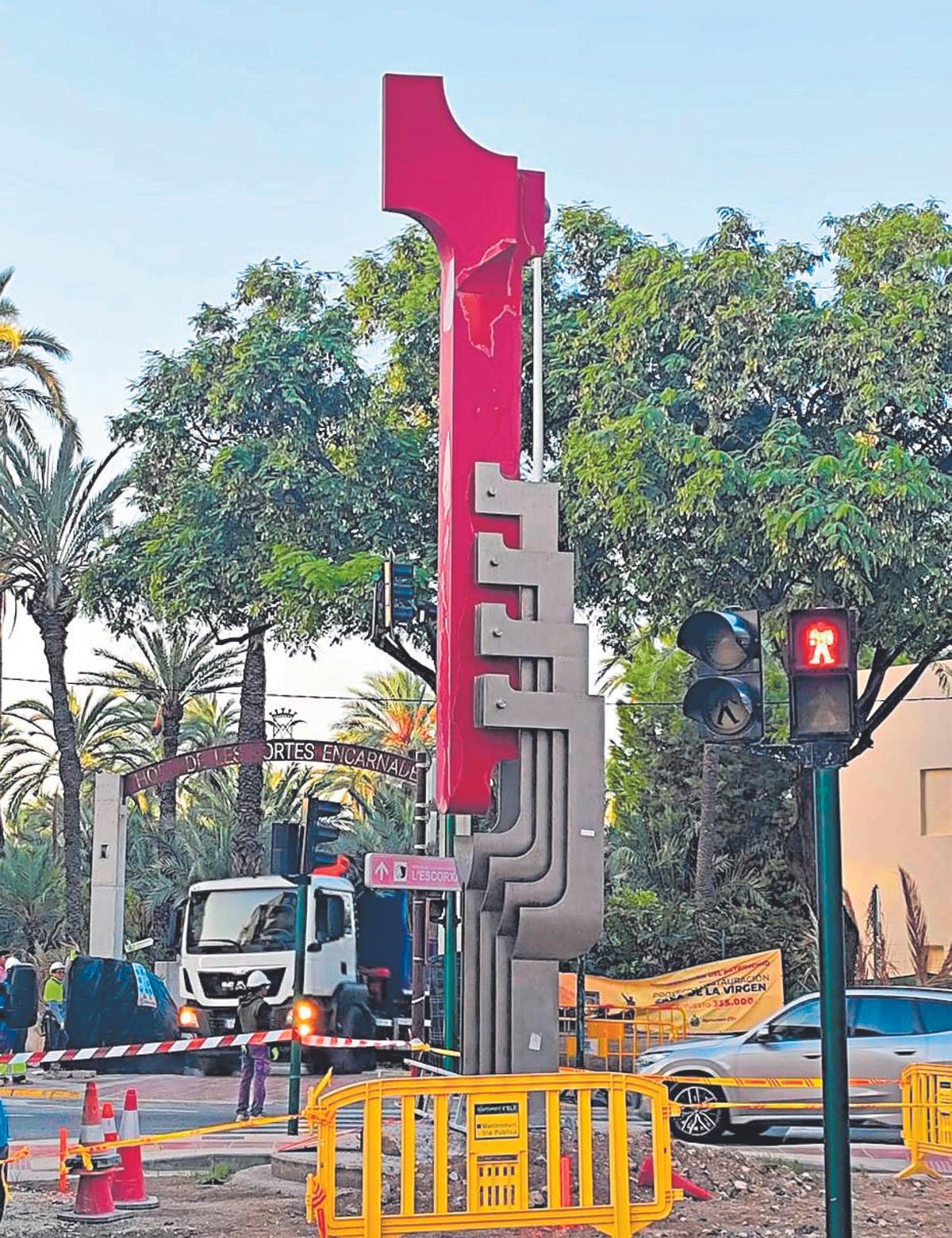 «El drac de Jaume I» poc abans de ser arrencat de soca-rel el 2025.