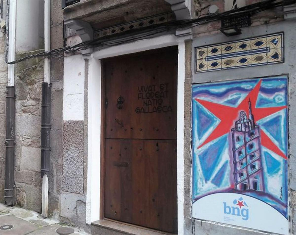 Rótulo en la fachada del local del BNG.   | // L.O.