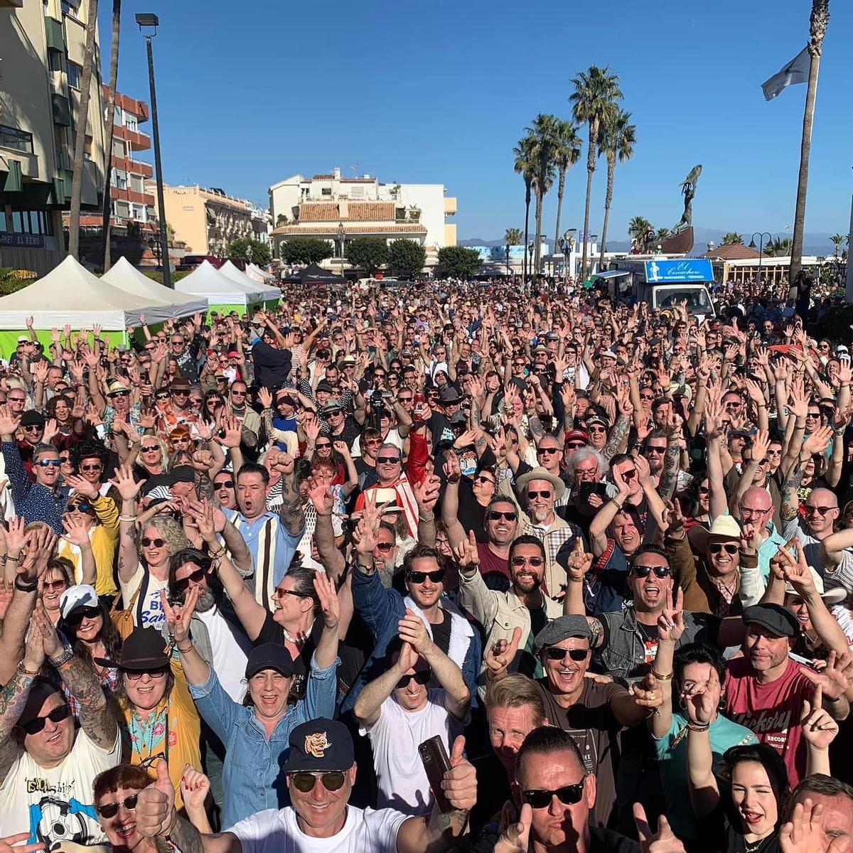 El Rockin´Race Jamboree congrega cada año a miles de personas de medio mundo en Torremolinos. En la foto, un evento del año pasado en la plaza del Remo.