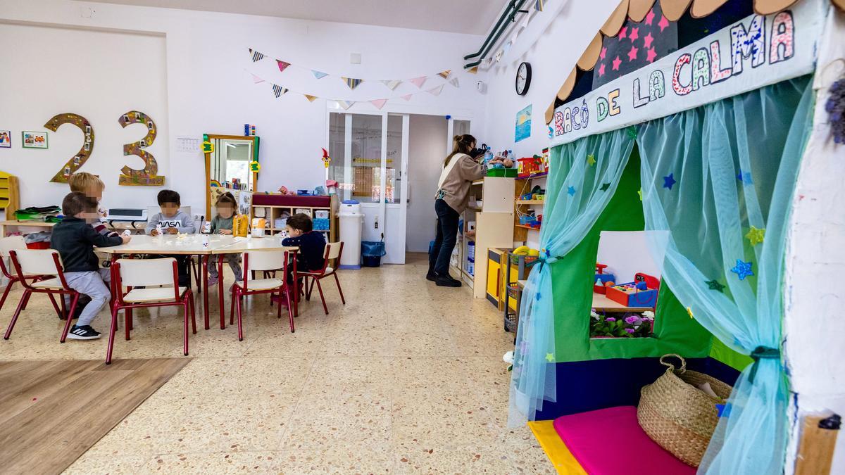 Un aula de niños de dos años