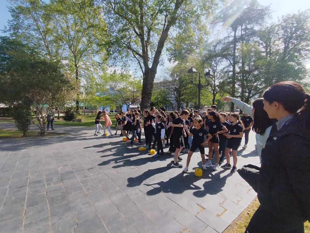 Así fue la jornada de Educación Física en la Calle del colegio Bernardo Gurdiel de Grado