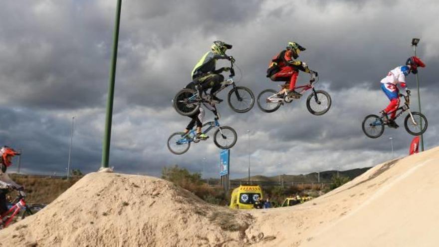 270 corredores de BMX en El Campello