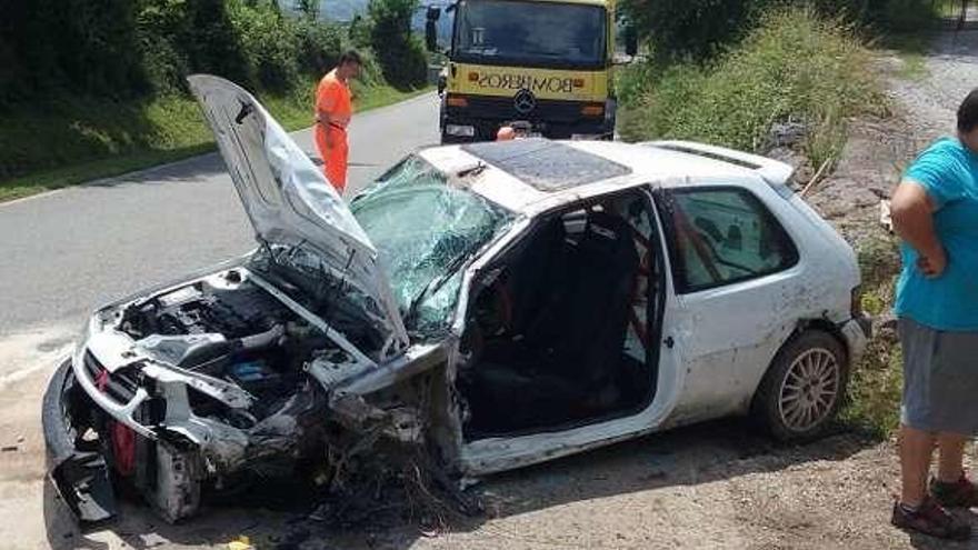 Lesionado un joven en una colisión frontal en Villaviciosa