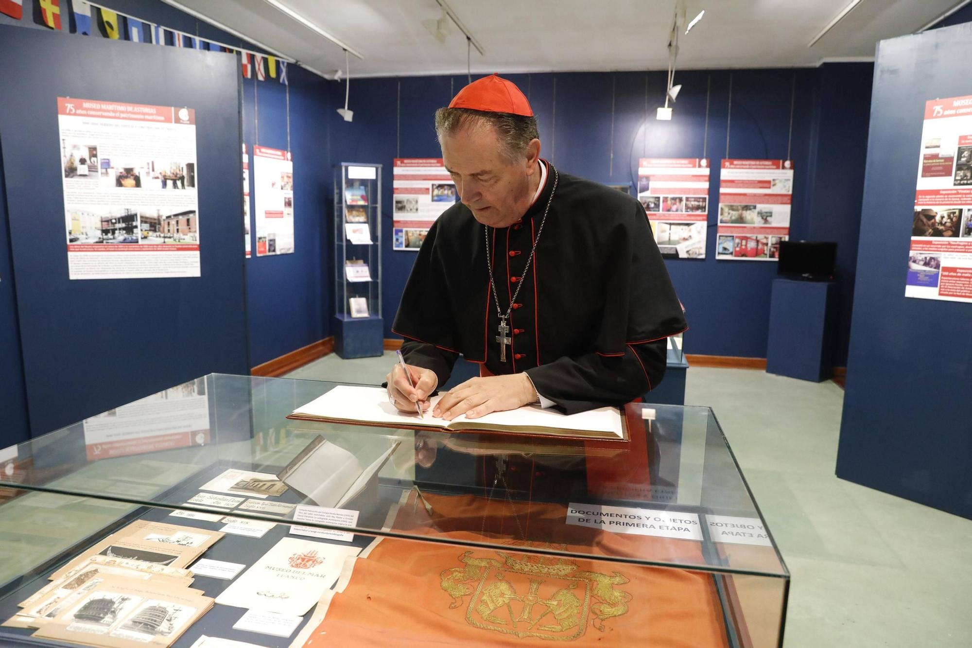 El cardenal Ángel  Fernández Artime recibe el título de Hijo Predilecto de Asturias en Luanco (Gozón)