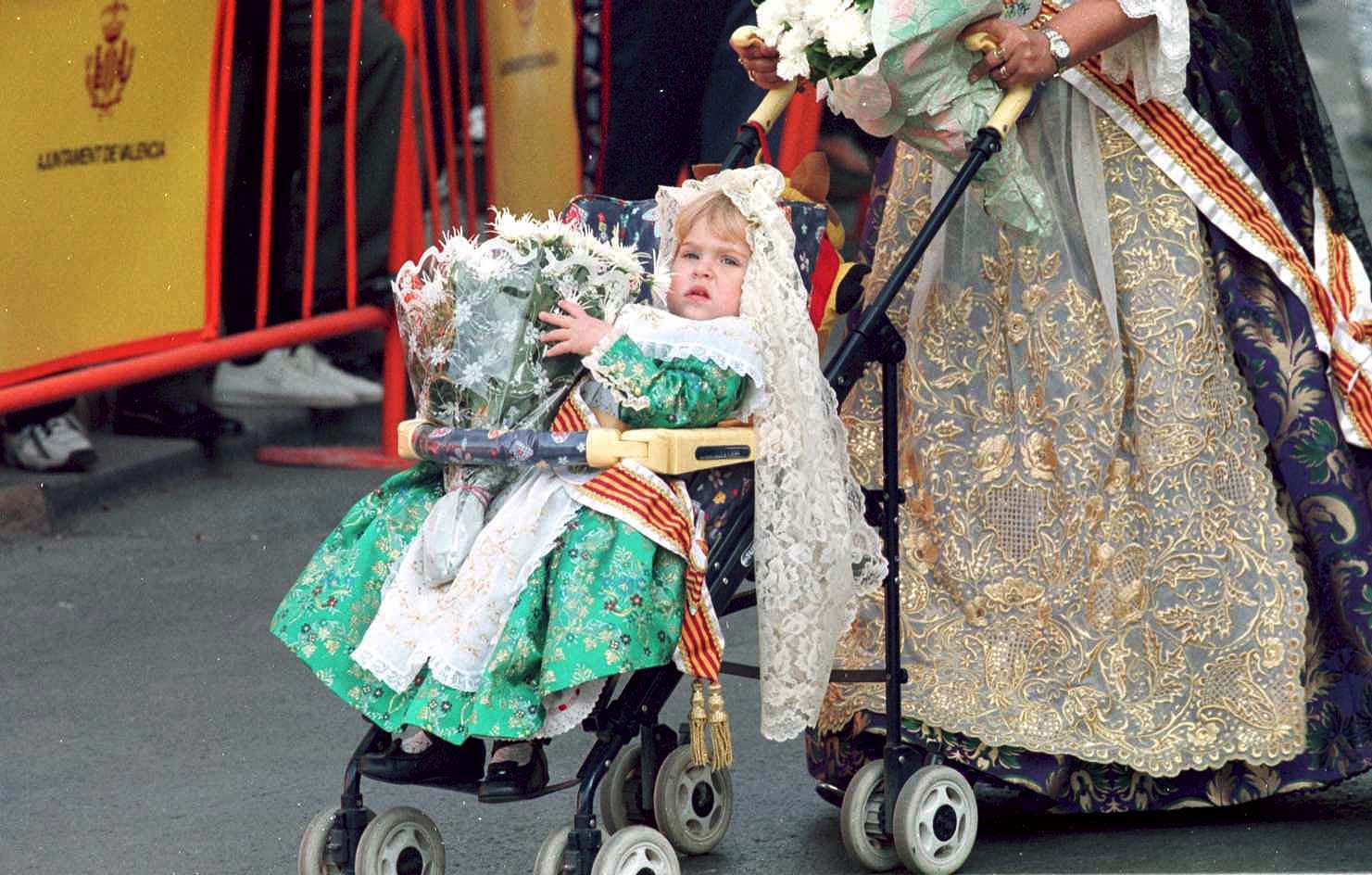 Ofrendas de las Fallas de fin de siglo. Si tienes 20-30 años, quizá estás aquí