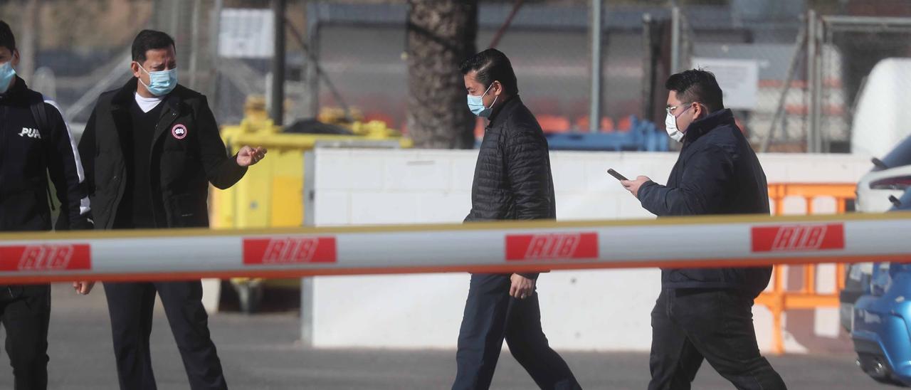 La imagen pertenece al día en que el presidente del Valencia CF, Anil Murthty, acudió a la ciudad deportiva para hablar con los capitanes y con el entrenador Javi Gracia después de que el equipo empatara ante el Cádiz en Mestalla //JOSÉ MANUEL LÓPEZJM LOPEZ 05/01/2021 Valencia CF Paterna - El presidente del club, Anil Murthy acude a la ciiudad deportiva tras el empate de ayer en liga.