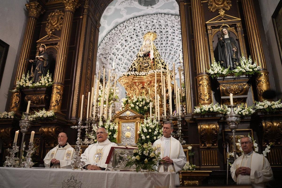 El obispo Demetrio ha presidido la misa en la iglesia de la Virgen de los Dolores.