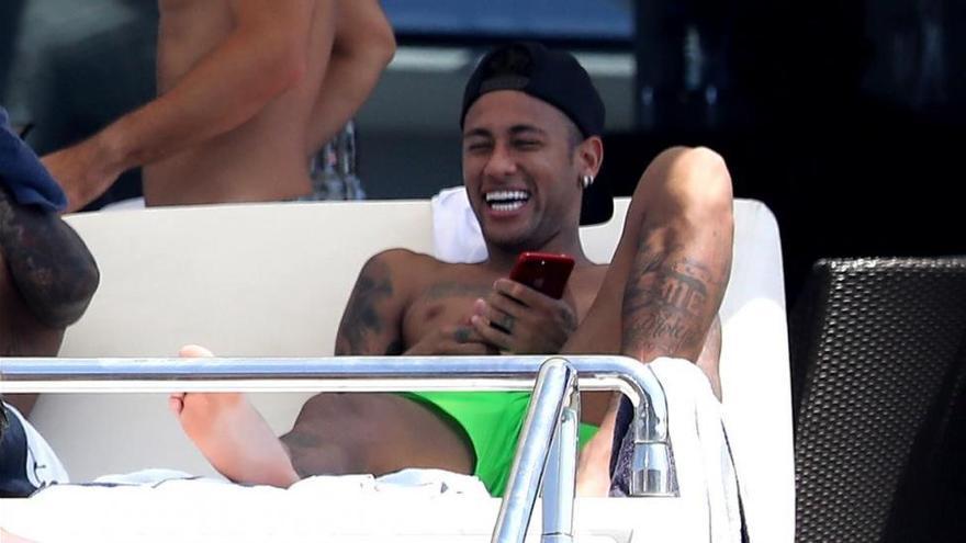 Neymar se divierte en Saint Tropez