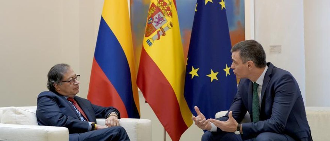 Pedro Sánchez y Gustavo Petro, presidente de Colombia, en el palacio de la Moncloa.