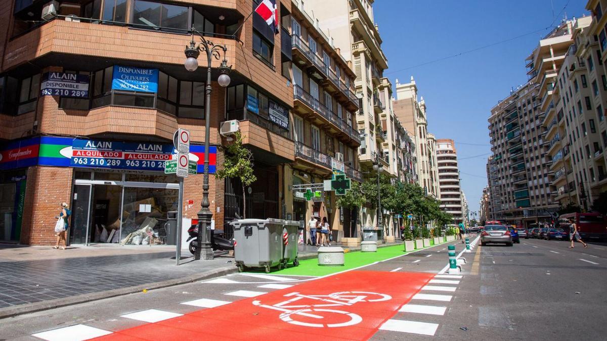 Tramo de San Vicente, con carril bici, entre la plaza de España y San Agustín. | J.L.BORT