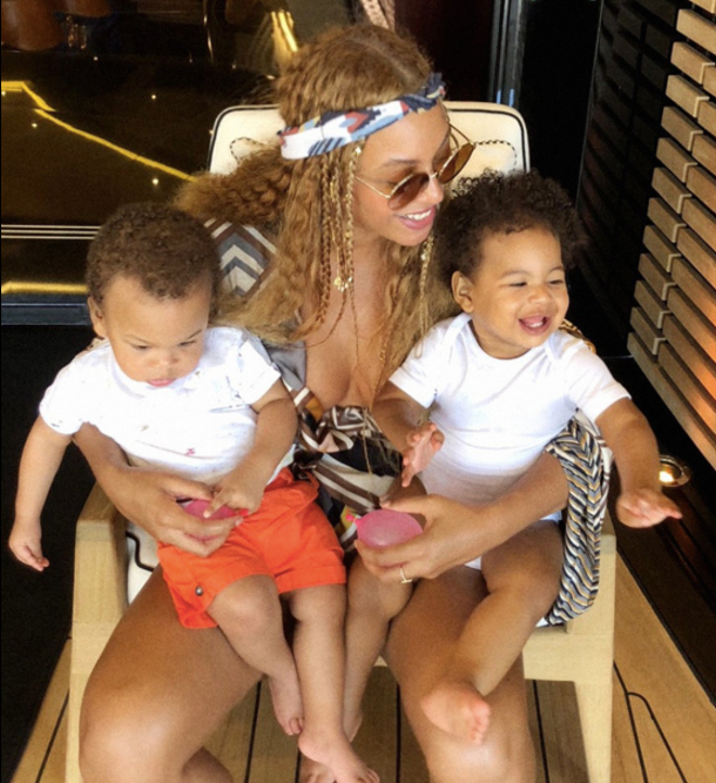 Beyoncé y sus gemelos Sir y Rumi Carter