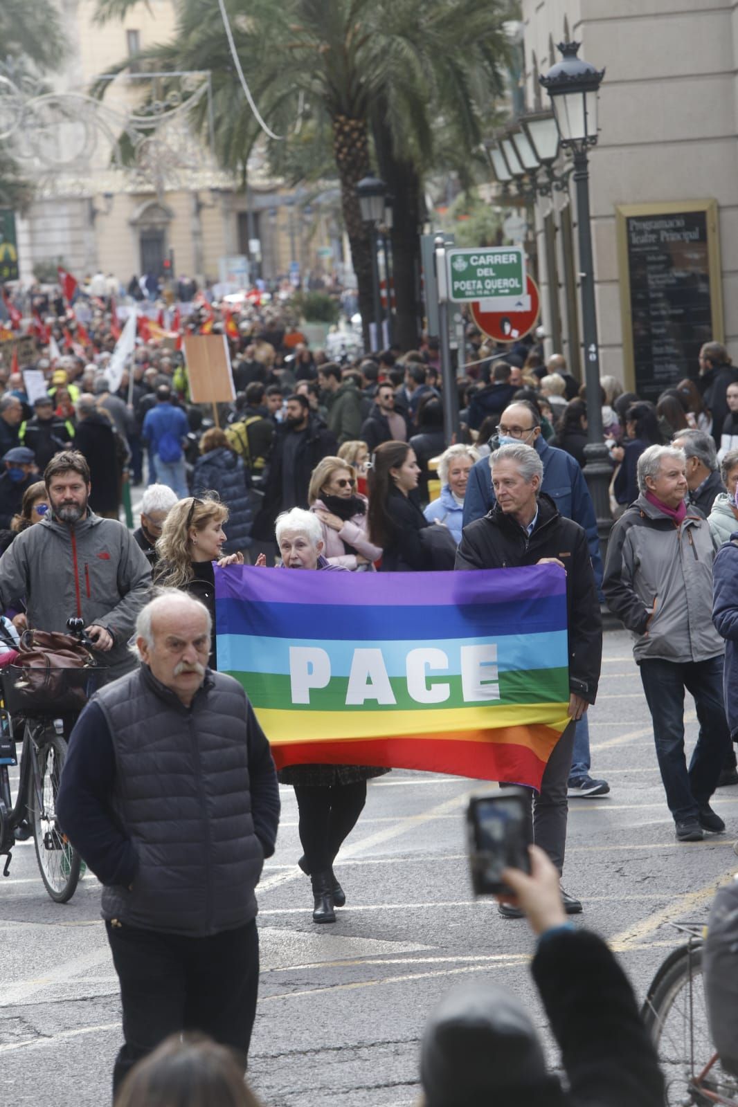 Cientos de valencianos claman por la paz en Ucrania