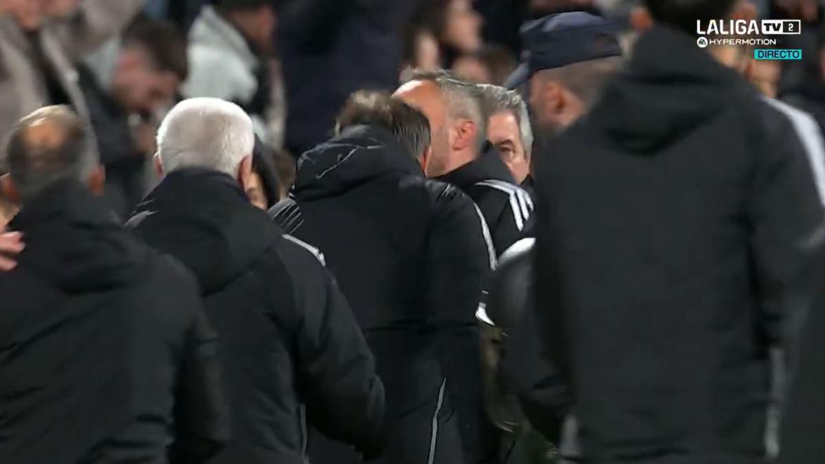 El cabezazo de Cristóbal Parralo a David Navarro