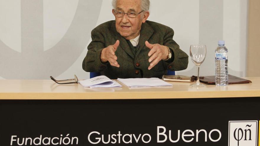 Gustavo Bueno, en una comparecencia en la Fundación. luisma murias