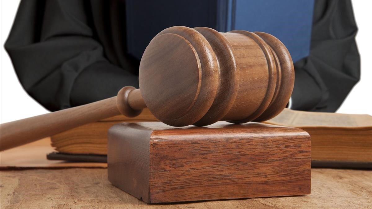 zentauroepp24211240 generico jueces juez mazo tribunal  foto 123181204172720