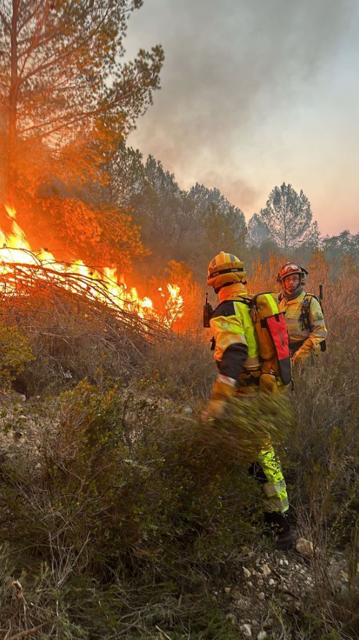 Galería de imágenes: Espectacular incendio en les Useres