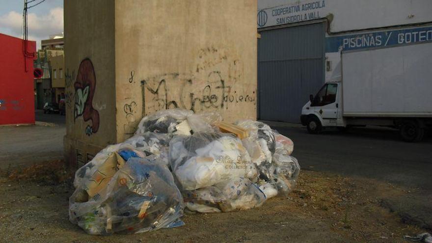 La Vall calcula que los vecinos tiran 32.000 kilos de basura al día