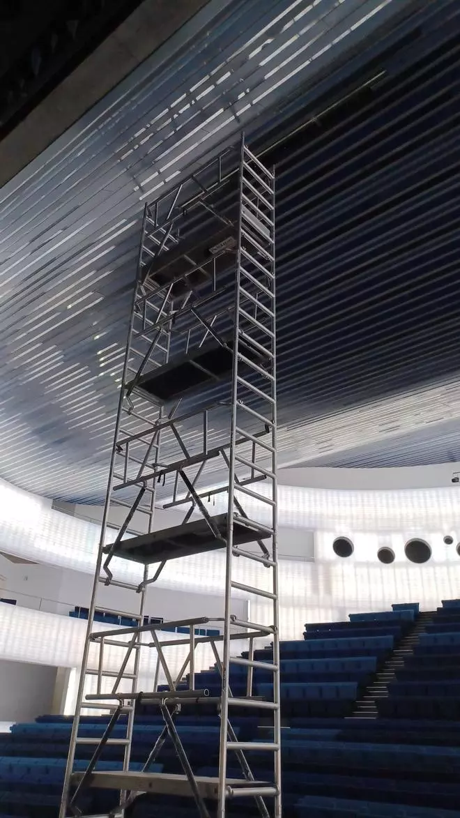 Empiezan a reparar el techo del auditorio del Palacio de Congresos de Badajoz, que retomará este jueves su actividad