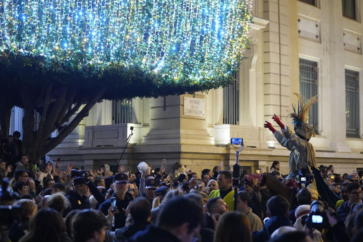 El Heraldo de los Reyes Magos de Sevilla, que este año ha sido encarnado por el empresario sevillano Sergio García.