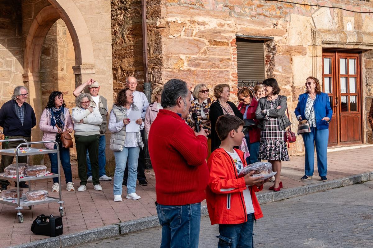 GALERÍA | Tábara venera al Bendito Cristo de la Capilla