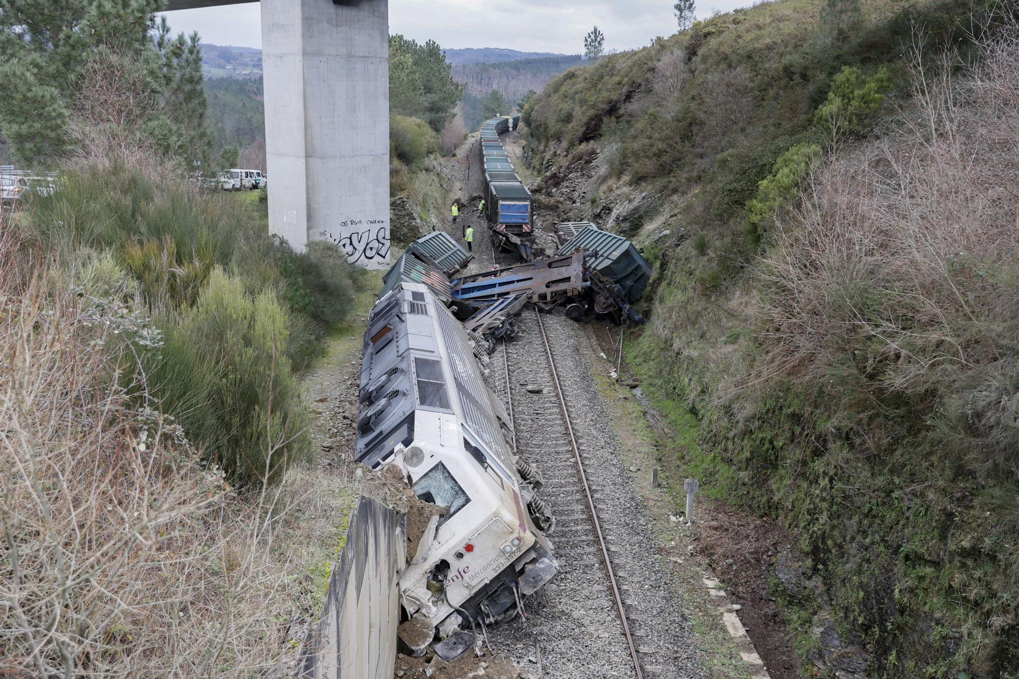 Descarrila un tren de mercancías en Lalín