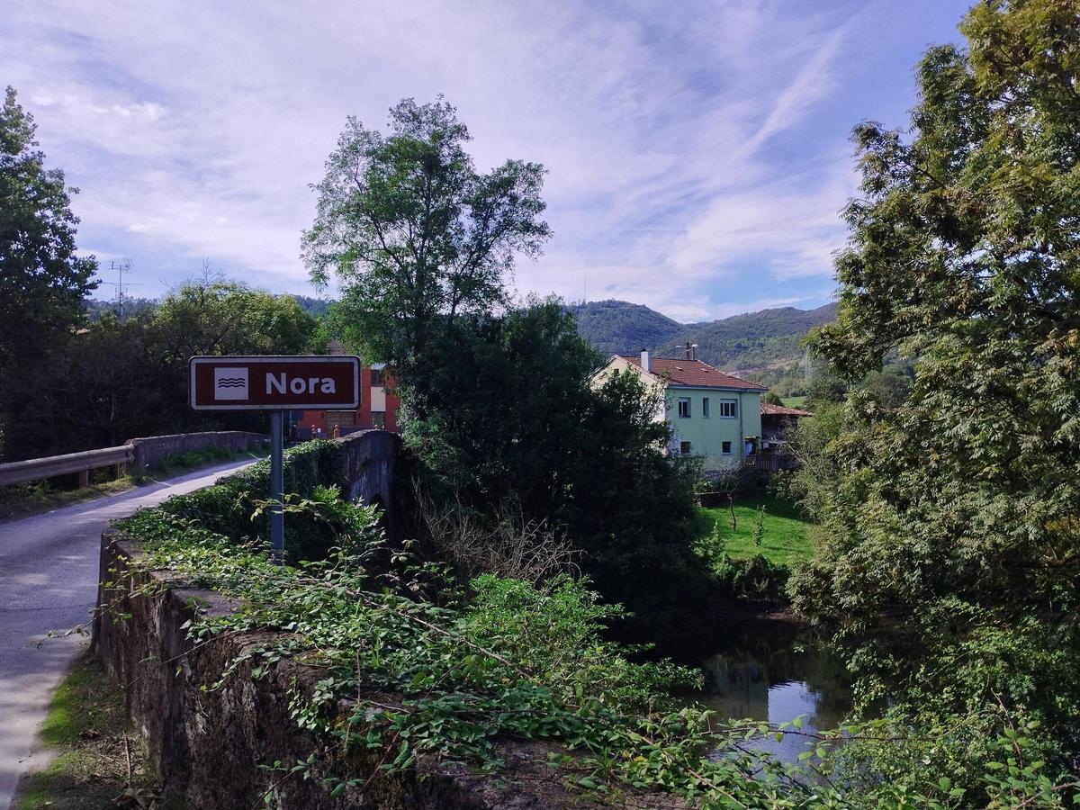 Puente sobre el río Nora en Cayés.