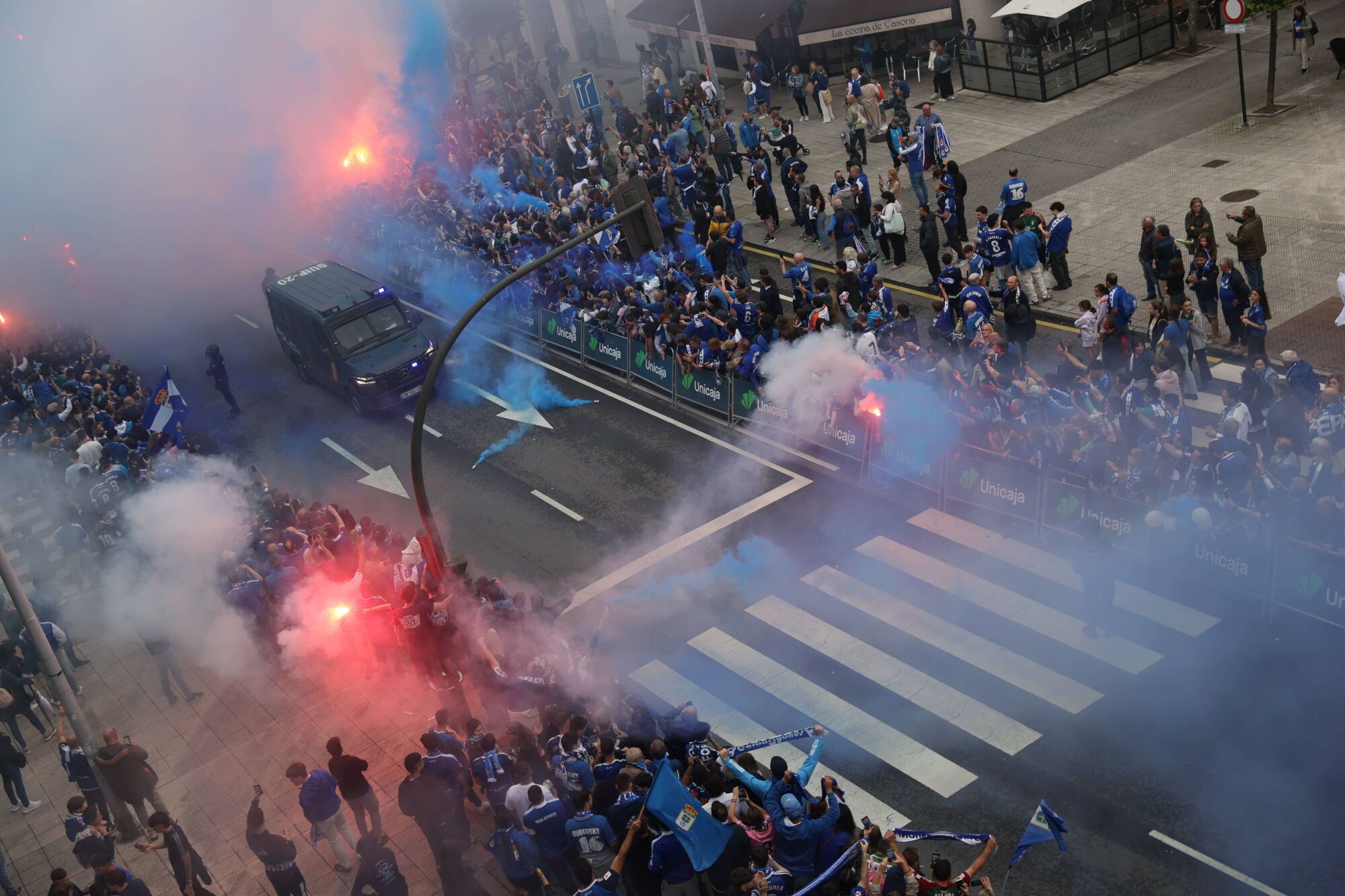 Así fue el recibimiento de la afición al Real Oviedo y toda la previa del último partido de la temporada